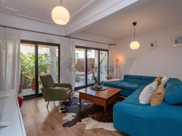 Moradia, Carcavelos e Parede