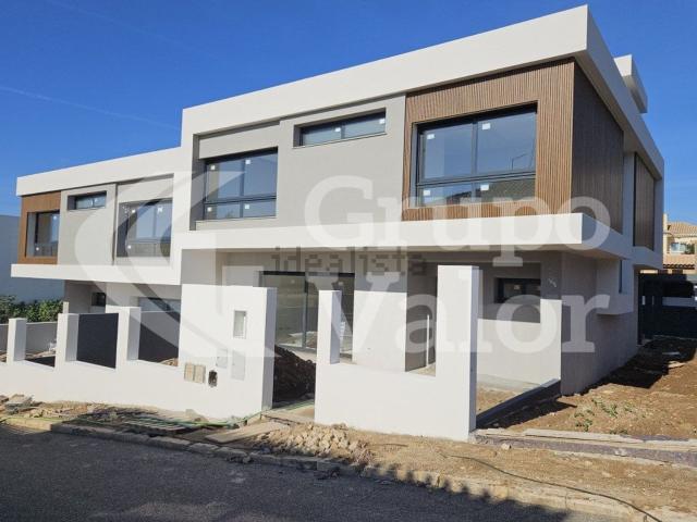Moradia, Carcavelos e Parede
