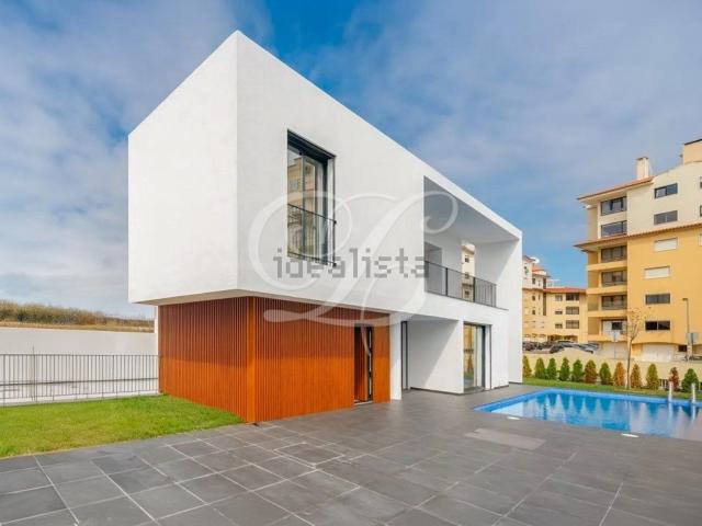 Moradia, Carcavelos e Parede