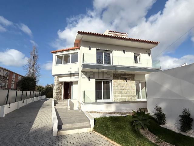 Moradia, Carcavelos e Parede