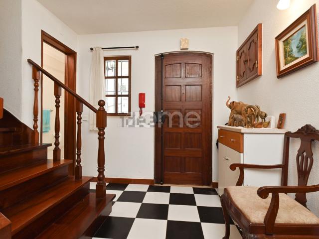 Moradia, Carcavelos e Parede