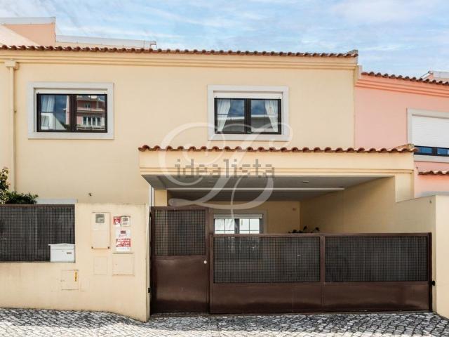 Moradia, Carcavelos e Parede