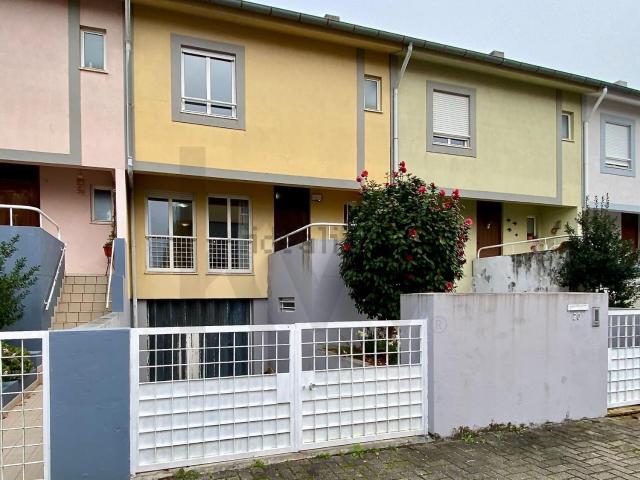 Moradia, Carregais São Miguel, São Cosme Valbom Jovim
