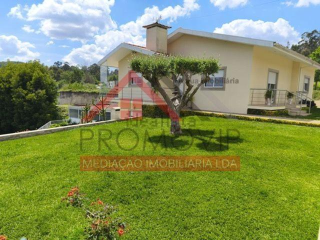 Moradia, Carreira e Refojos de Riba de Ave