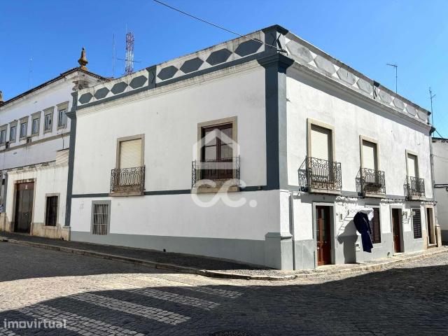Moradia central T4 com terrao e garagem