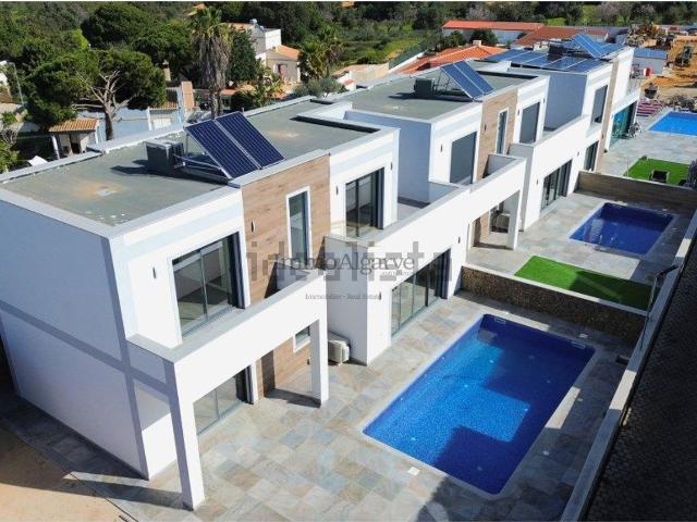 Moradia, Centro de Olhos de Água, Albufeira e Olhos de Água