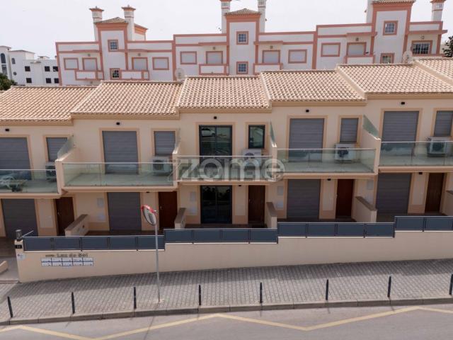Moradia, Centro de Olhos de Água, Albufeira e Olhos de Água