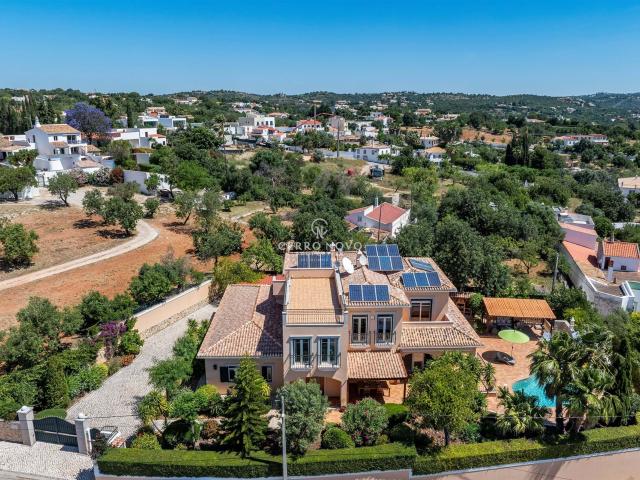 Moradia charmosa e espaçosa com vistas deslumbrantes 403m² Boliqueime