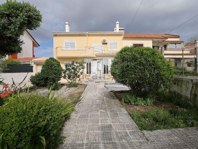 Moradia, Charneca da Caparica e Sobreda