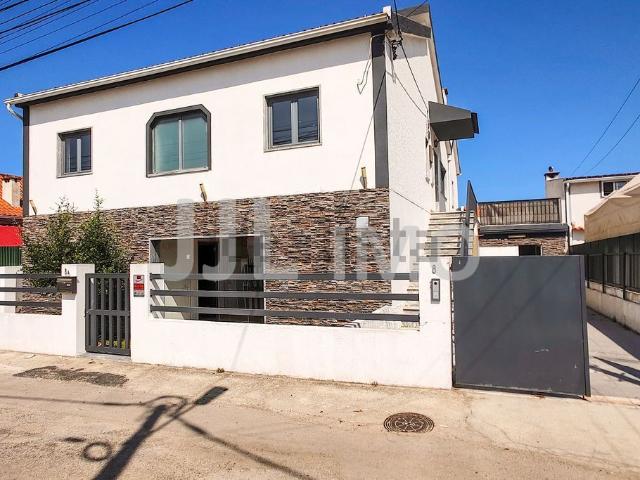 Moradia, Charneca da Caparica e Sobreda