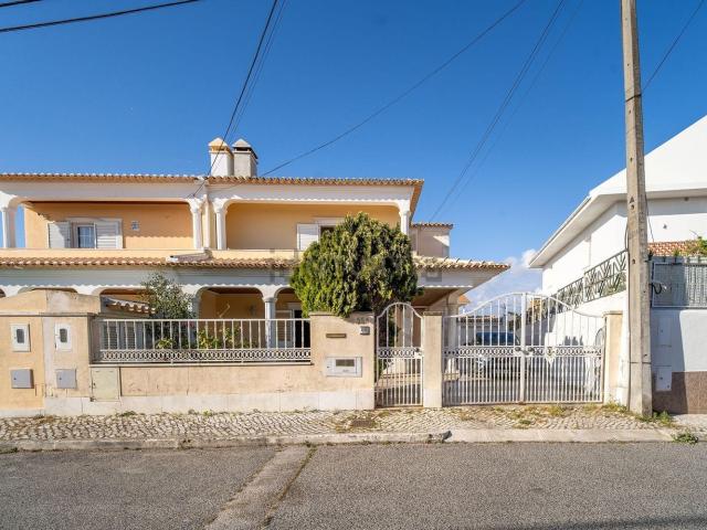 Moradia, Charneca da Caparica e Sobreda