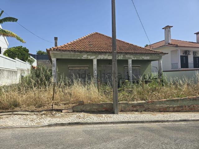 Moradia, Charneca da Caparica e Sobreda
