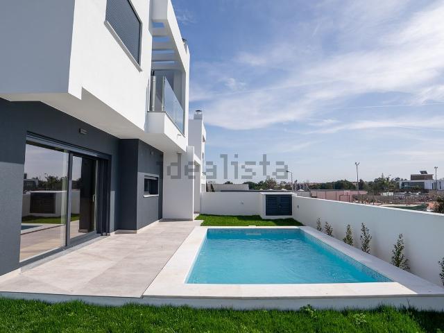 Moradia, Charneca da Caparica e Sobreda
