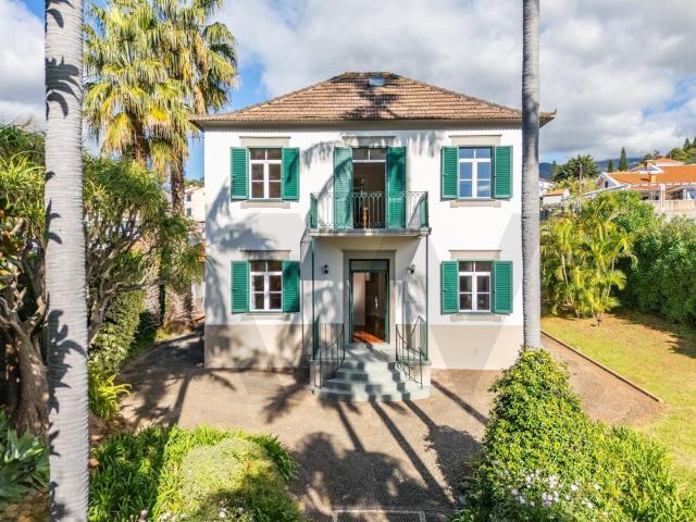 Moradia clássica com alma, em pleno coração do Funchal