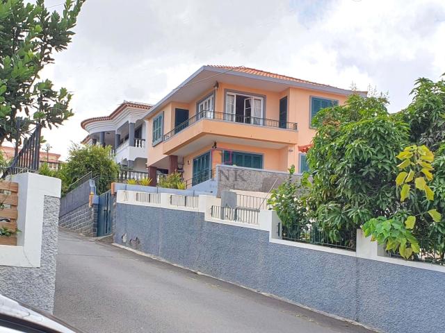 Moradia Clássica T5 no Funchal