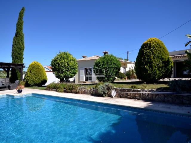 Moradia Clássica T3 com Piscina e Garagem, Loulé
