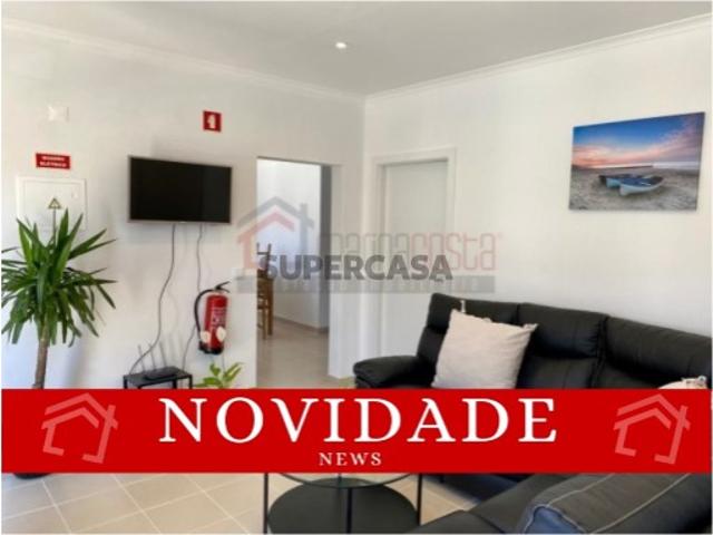Moradia c/negócio em Atouguia da Baleia