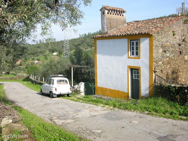 Moradia com 400m2 de terreno