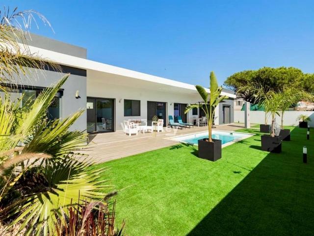 Moradia com 4 quartos, piscina e jardim em Sagres, Algarve. 235m² Sagres