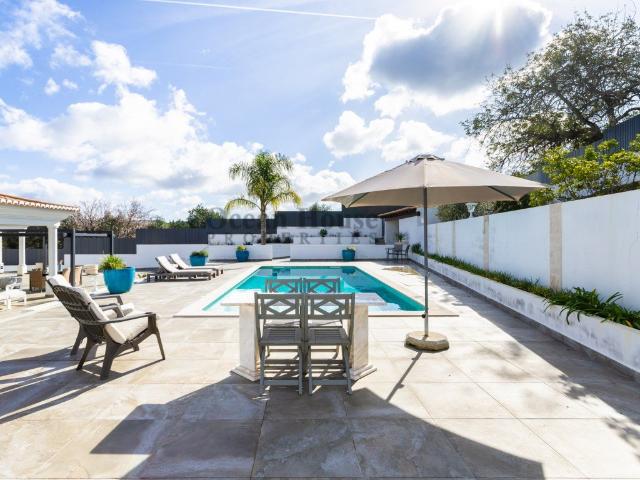 Moradia com 5 quartos e piscina privada em Boliqueime Loul. 250m² Boliqueime