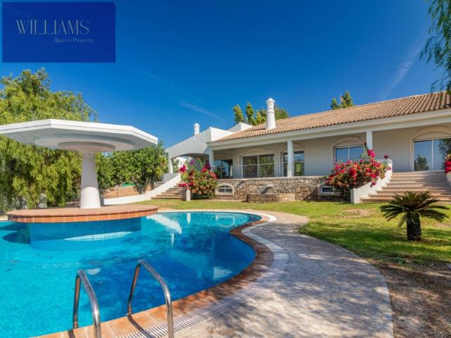 Moradia com 6 quartos, jardim, 2 piscinas, Estoi Faro