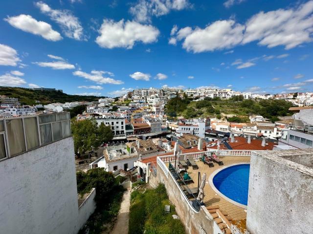 Moradia com 8 quartos ideal para rentabilização 174m² Albufeira e Olhos de Água
