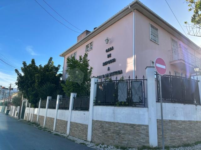 Moradia com 10 quartos Bairro de Santa Cruz Benfica