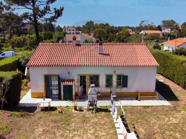 Moradia com 2 quartos, 2 casas de banho, jardim em Vale da T. 0m² Aljezur