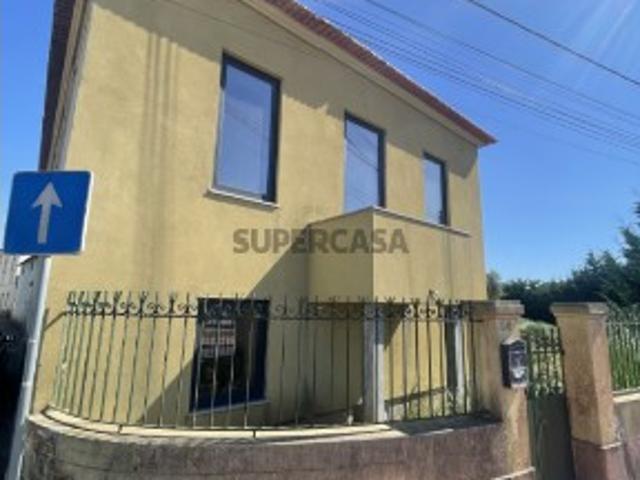 Moradia com 2.167 m² de terreno e elevado potencial para investimento | Avanca