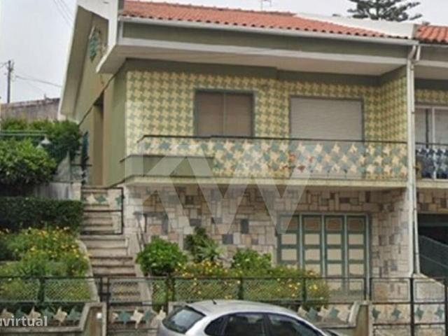 Moradia com 3 pisos e 2 quartos Algueiro Mem Martins