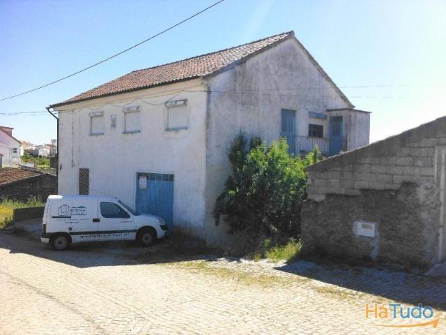 Moradia com 3 pisos e quintal junto ao Santuário dos Cerejais! | 26070144341