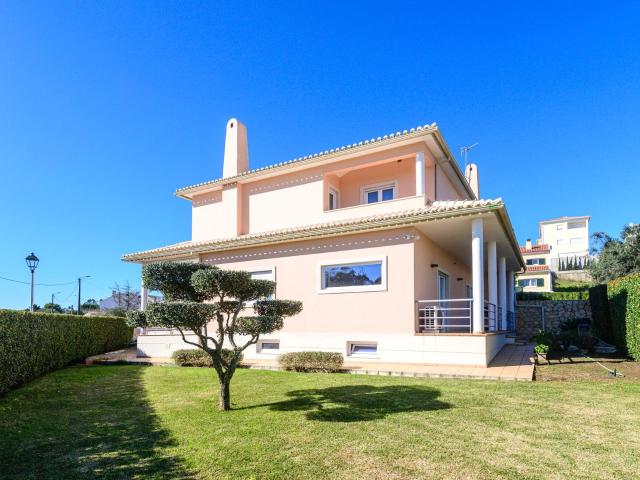 Moradia com 3 pisos 1º andar com 93m2, R/C com 136m2 e Cave. 337m² Sintra Santa Maria E São Miguel