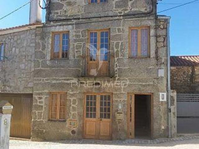 Moradia com 3 pisos | 26084080638