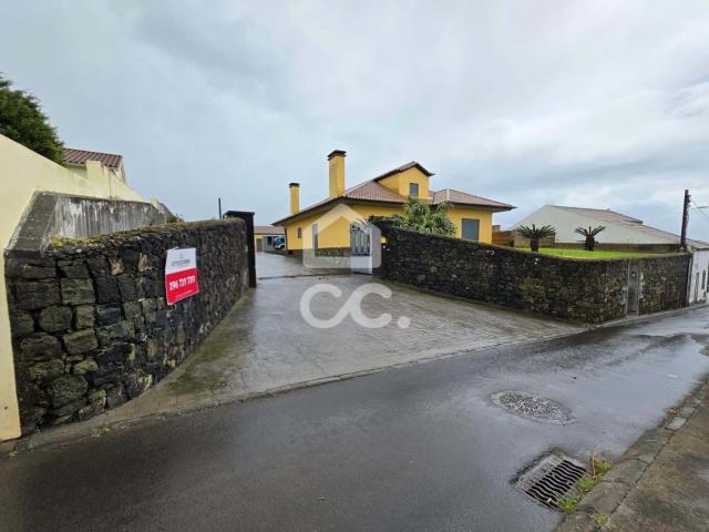 Moradia com 3 Quartos Santa Cruz Lagoa