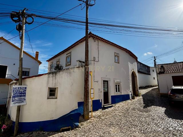 Moradia com T1+T2 Arrendados: Oportunidade no Gradil
