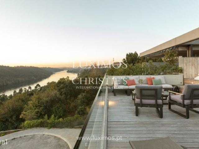Moradia com terrao e vistas para o Rio Douro em Foz do Sousa