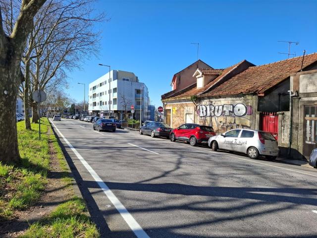 Moradia com terreno na circunvalação 83m² Paranhos