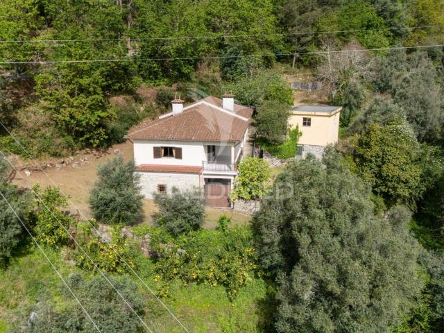 MORADIA COM TERRENO AMARES