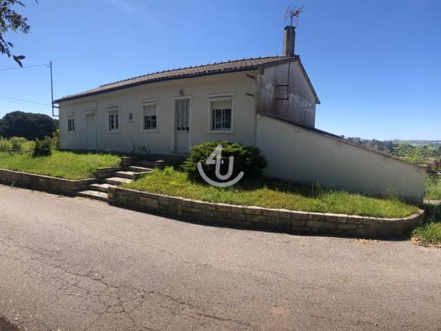 Moradia com Terreno Amplo e Poço Oportunidade Única!