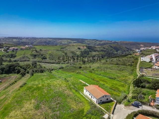 Moradia com Terreno Amplo e Vista Mar na Carvoeira