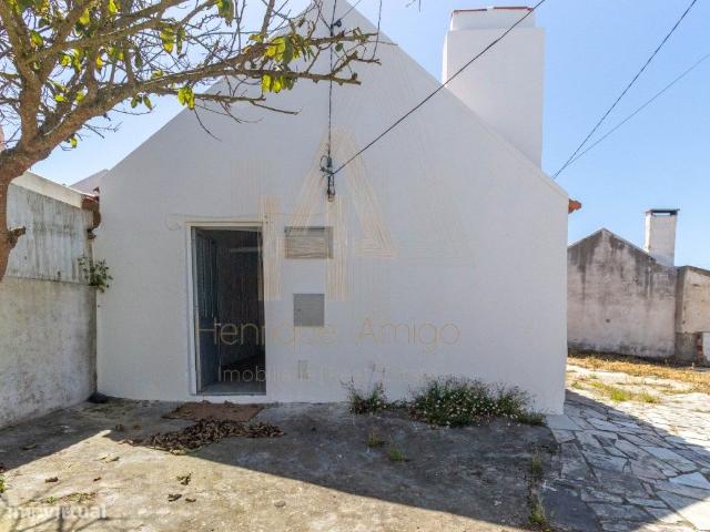 BAIXA DE PREO | Moradia com terreno apenas a 2 minutos da praia do.
