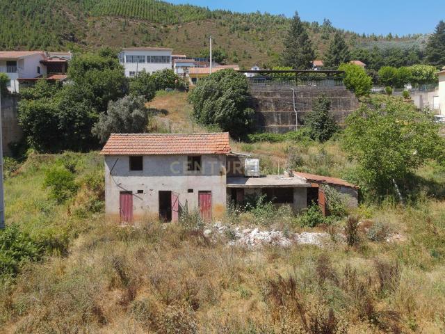 Moradia com terreno em Alvoco das Várzeas, Oliveira do Hospital