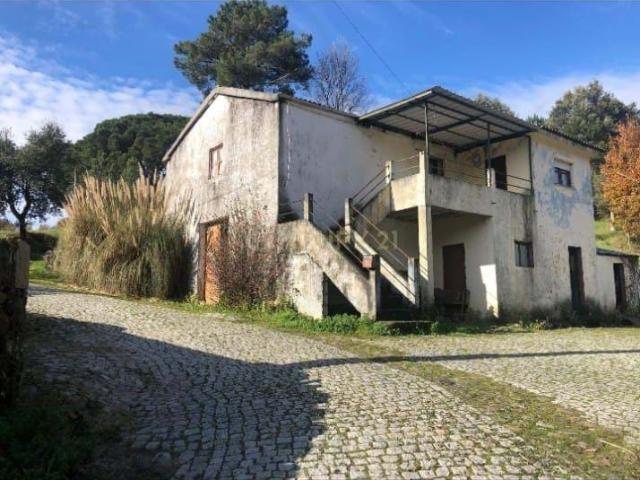 Moradia com terreno em Cabriz Ribeira de Pena
