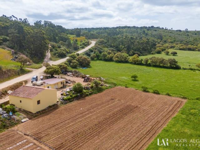 Moradia com terreno em Pero Queimado / Pedralva – Vila do Bi. 172m² Budens