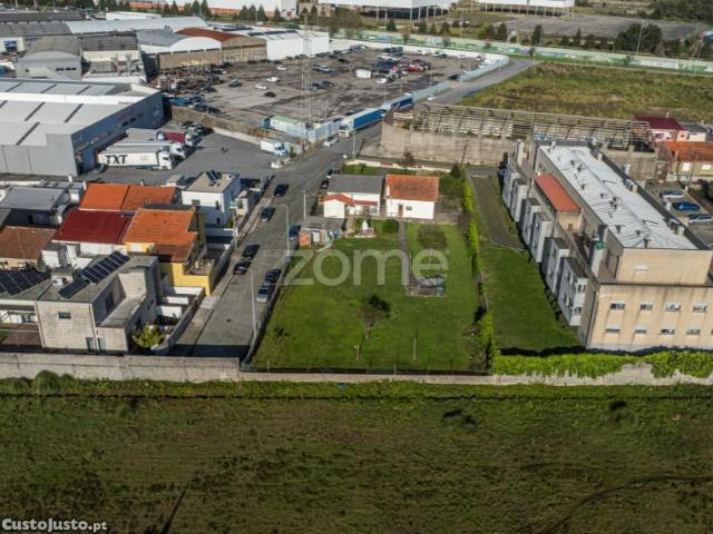 Moradia Com Terreno Para Construção Leça Da