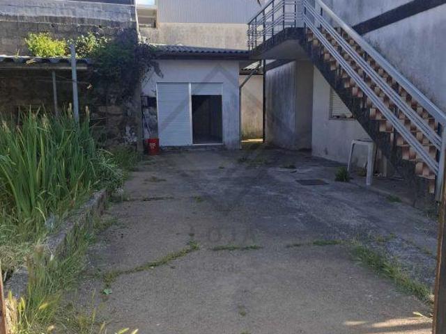 Moradia com terreno Para reabilitar | 26084096249