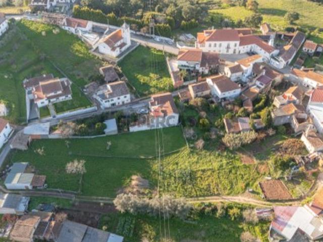 Moradia com terreno para recuperar em Anaguéis Almalaguês
