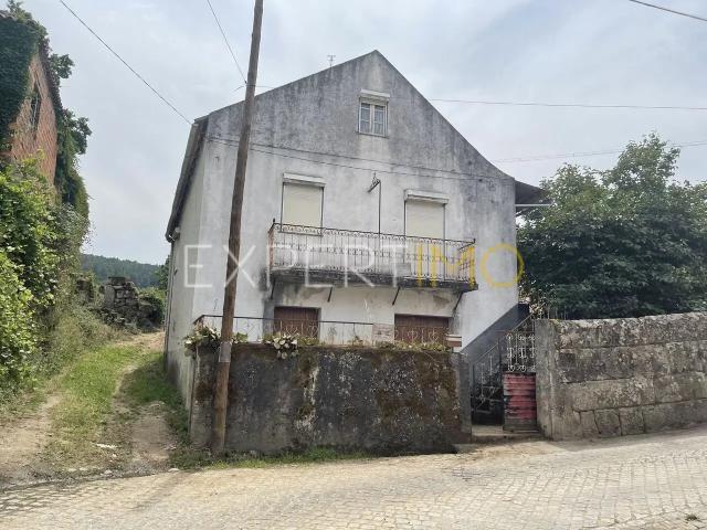 Moradia com terreno, situada em São Paio, muito próxima da cidade de Gouveia