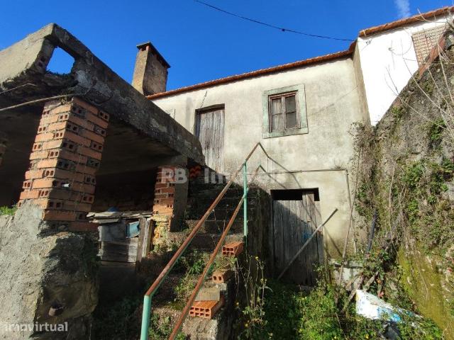 Moradia p/ Recuperar, c/ terrenos em Areias, Ferreira do Zzere