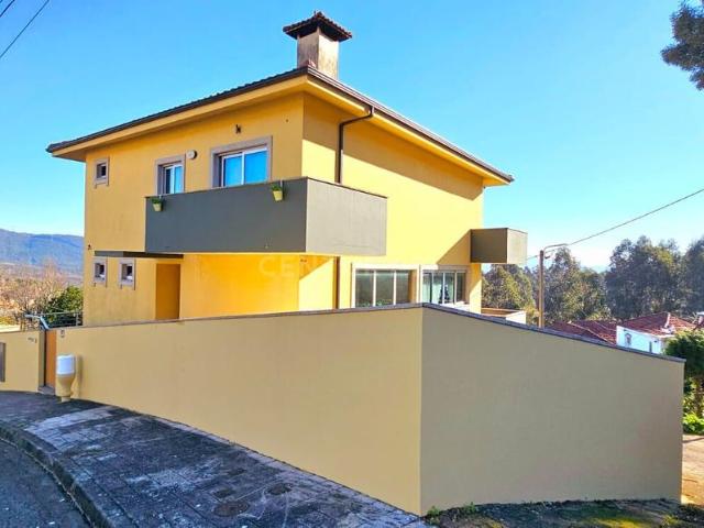 Moradia com trs quartos em Gondomar
